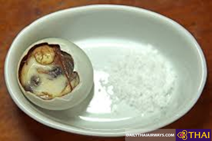 Món Balut đặc trưng ở Philippines.